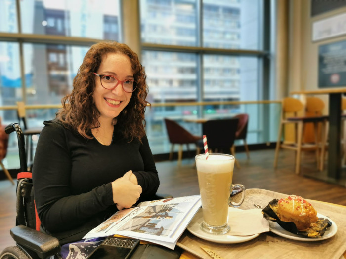 Romana Fricová se svým oblíbeným latté