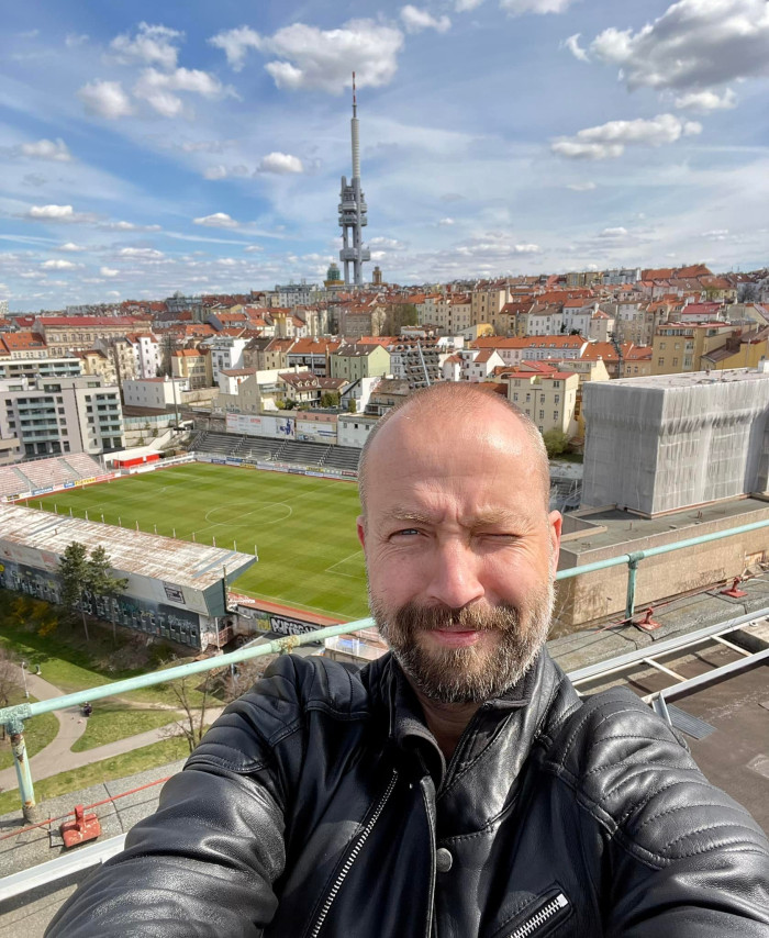Šimon Ornest pohledem vlastního selfie
