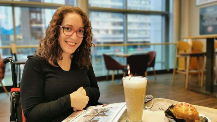 Romana Fricová se svým oblíbeným latté