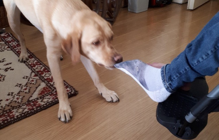Pomoc při stahování ponožky