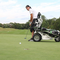 Vertikalizovaný vozíčkář může hrát golf téměř jako každý jiný.
