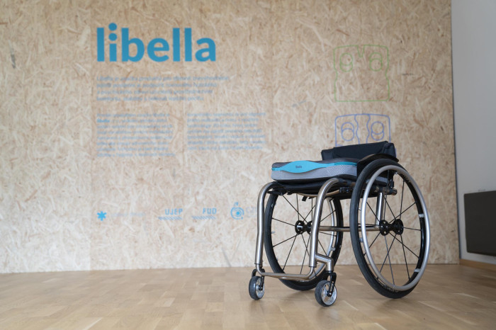 libella-design-handicapovani-vozickari-sedak-vozik-antidekubitni-sedak-vozickar-libella-seat-varia-06.jpg