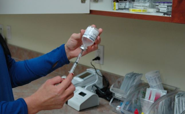Doc. MUDr. Jiří Kříž, Ph.D. sděluje postup očkování osob po poranění míchy